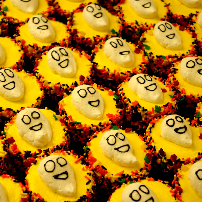 bennisons-bakery-halloween-ghost-cupcakes Picture of ghost cupcakes