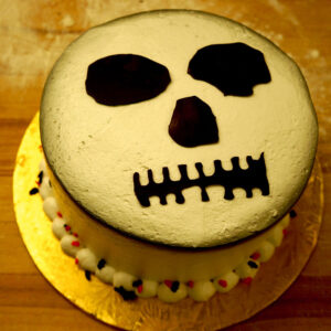 bennisons-bakery-halloween-skull-cake Picture of cake with skull design on top