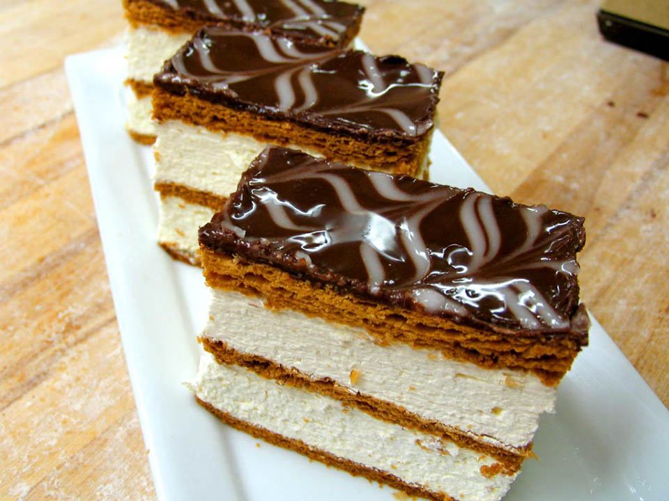bennisons-bakery-sweets-napoleon