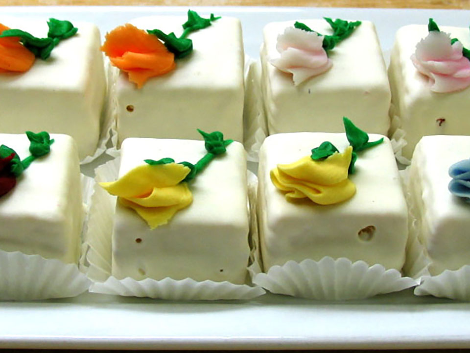 bennisons-bakery-sweets-petit