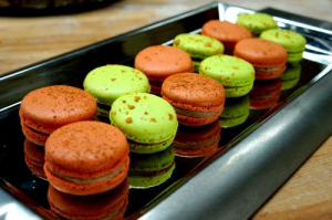 caramel apple macaron