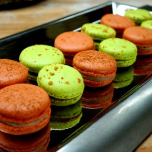 caramel apple macaron