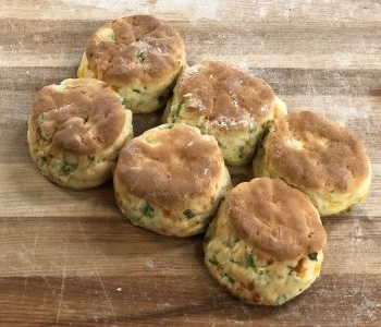 cheddar scallion biscuits